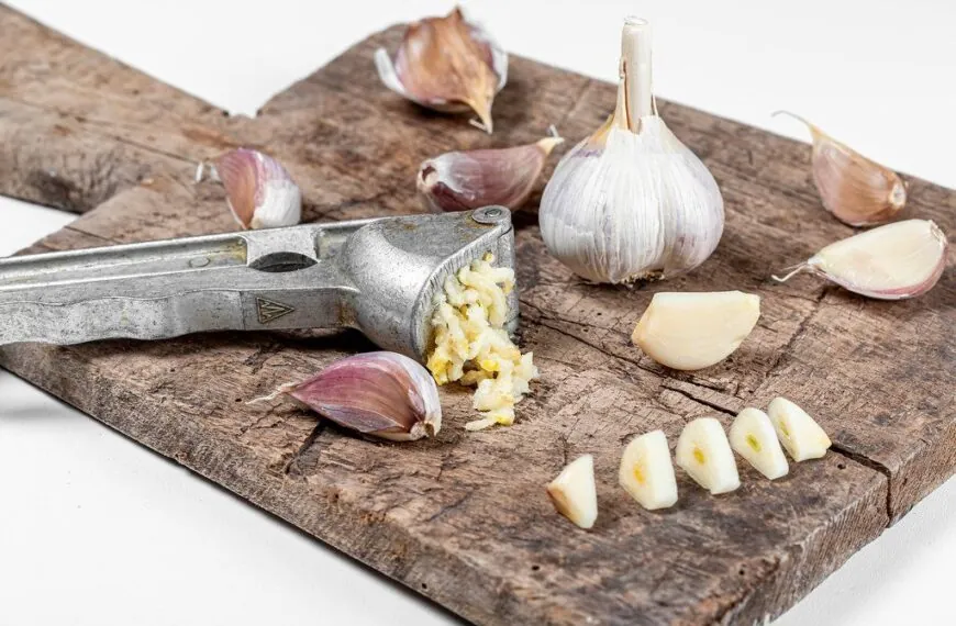 Darum solltest du auf die Knoblauchpresse verzichten – die überraschenden Nachteile