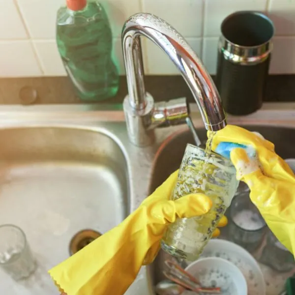 Warum du deinen Küchenschwamm nicht mehr zum Abwaschen nutzen solltest