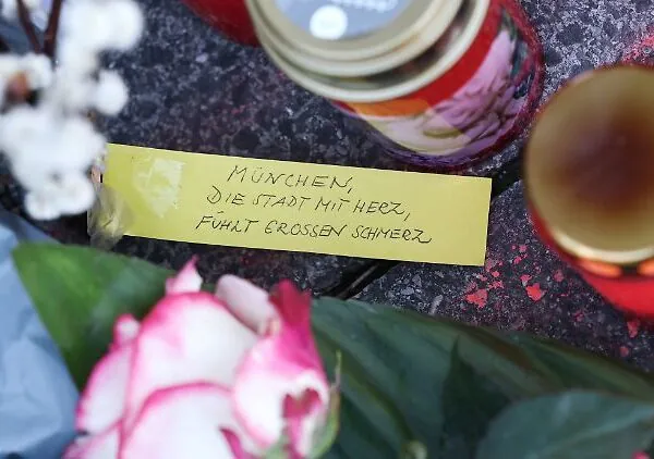 Mutter stirbt im Krankenhaus, ihr Kind in ihren Armen – Der Terroranschlag von München reißt eine Familie auseinander