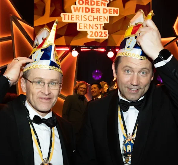 „Während Deutschland leidet, schreibt Habeck Bücher!“ – Klingbeil zerlegt Wirtschaftsminister mit Karnevals-Spott