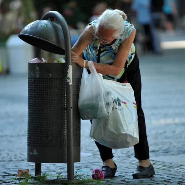 Rentenschock in Deutschland! Millionen Rentner kämpfen ums Überleben 💰⚠️