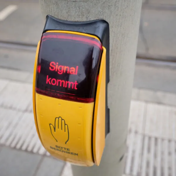GEHEIMER KNOPF AN AMPELN: DAS KANN ER WIRKLICH – DIE MEISTEN WISSEN ES NICHT!