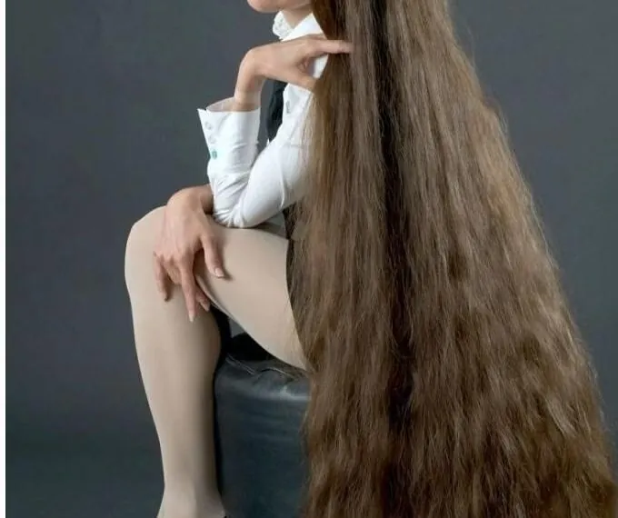 Lange Haare im Alter: Ab wann wird es unpassend? Eine Studie liefert &uuml;berraschende Antworten