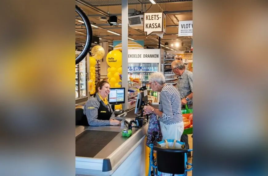 Jumbo-Supermarkt führt „Kletskassa“ ein: Einkaufen ohne Eile, dafür mit Gesprächen