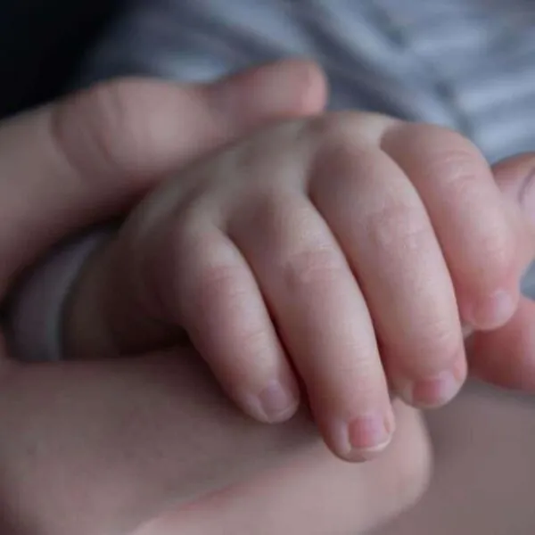 Schlager-Star mit 83 erneut Vater: „Wir haben einfach aus Liebe gehandelt“