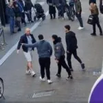 Mann gerät mit drei Männern aneinander – Zuschauer greifen nicht ein