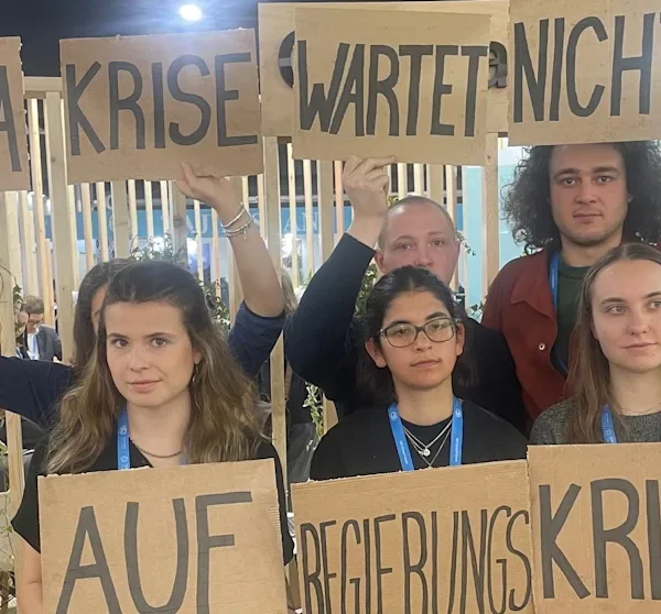 Luisa Neubauers Pappschild-Show: Aktivismus oder kalkulierter PR-Moment?