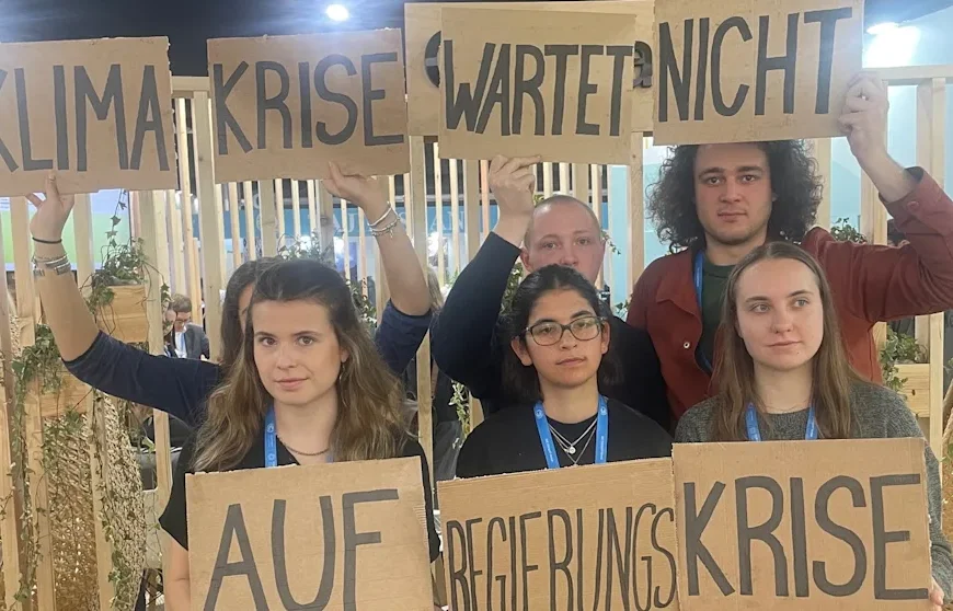 Luisa Neubauers Pappschild-Show: Aktivismus oder kalkulierter PR-Moment?