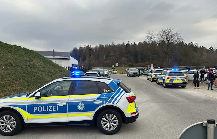 Blutige Eskalation beim Frühlingsfest: Messer-Attacke auf kurdischem Neujahrsfest in Bayern – ein Toter, mehrere Verletzte!