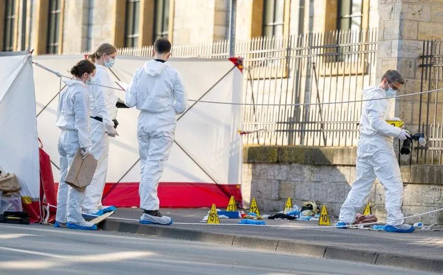 Brutale Messerattacke in Bielefeld: Zwei Menschen schwer verletzt