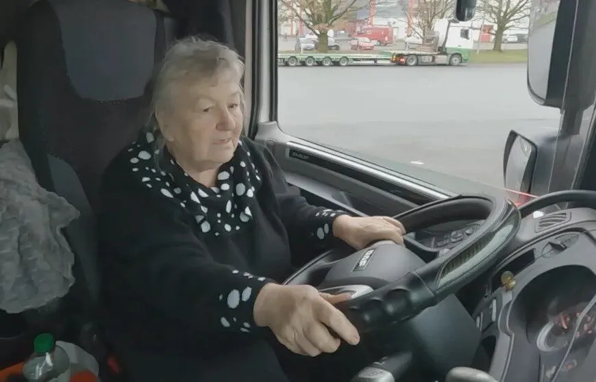 75-jährige Truckerin kämpft sich durch: Wenn Rente nicht reicht, bleibt nur die Autobahn