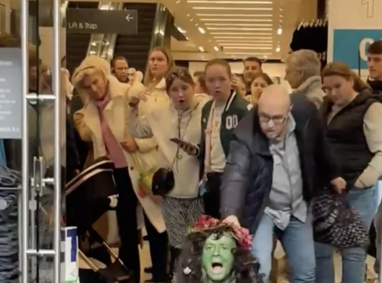 Mann greift selbst ein: Klimaaktivistin provoziert vor Primark &ndash; Video geht viral