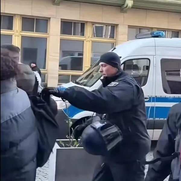 Gewalt auf offener Straße in Berlin: Video zeigt Vorfall mit Polizei und Asylbewerbern