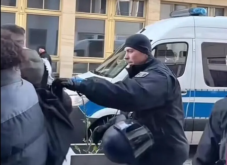 Gewalt auf offener Straße in Berlin: Video zeigt Vorfall mit Polizei und Asylbewerbern