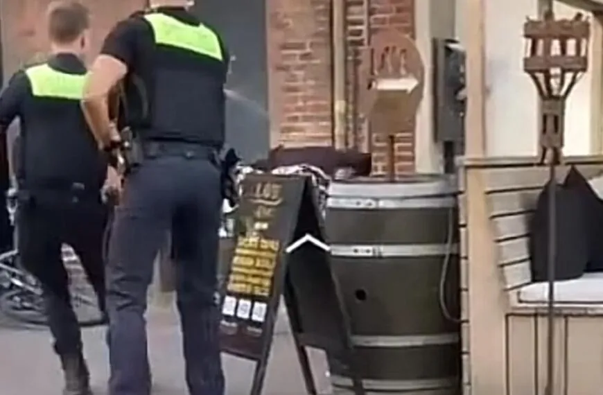 Messerangriff auf offener Straße: Ausländer bedroht Polizei – Schockvideo aus Emden sorgt für Empörung!