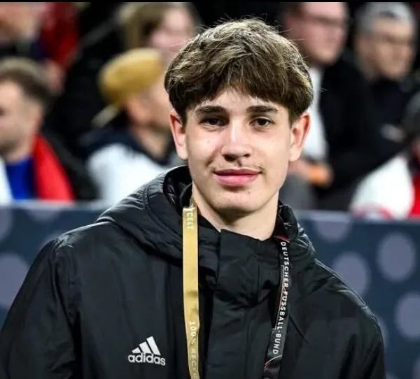 „Unglaublich! Balljunge sichert DFB-Tor – Jetzt belohnt ihn Kimmich!“