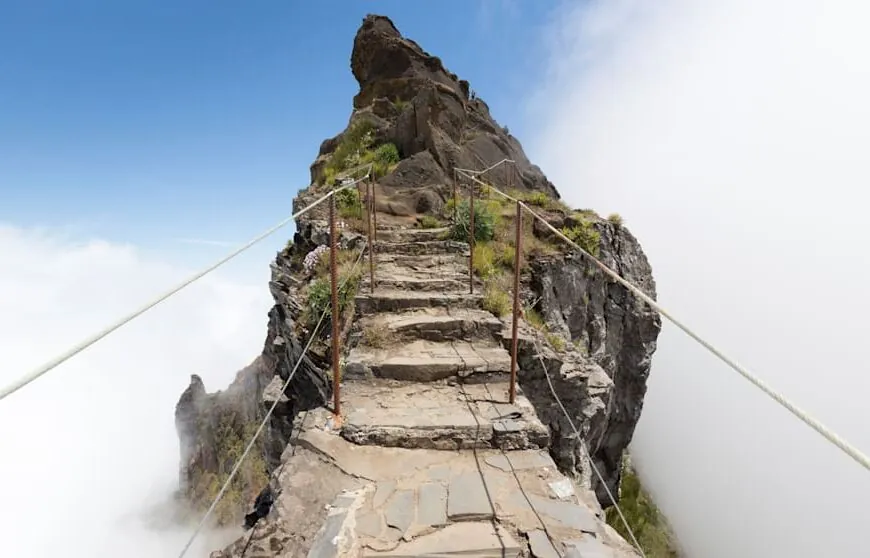Für das perfekte Foto in den Tod – Deutscher Tourist stürzt auf Madeira 200 Meter in die Tiefe!