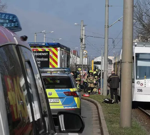 Brutales Feuer-Attentat in Gera: Frau in Straßenbahn mit Benzin übergossen und angezündet