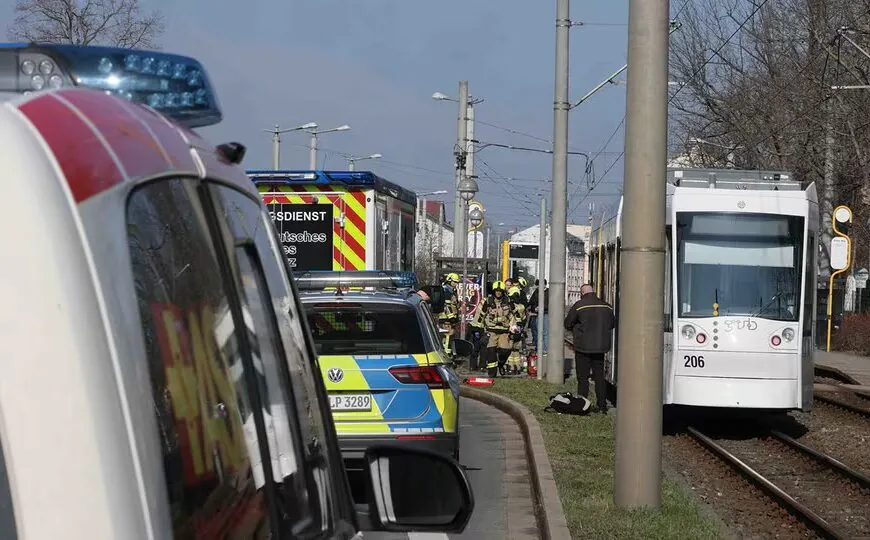 Brutales Feuer-Attentat in Gera: Frau in Straßenbahn mit Benzin übergossen und angezündet