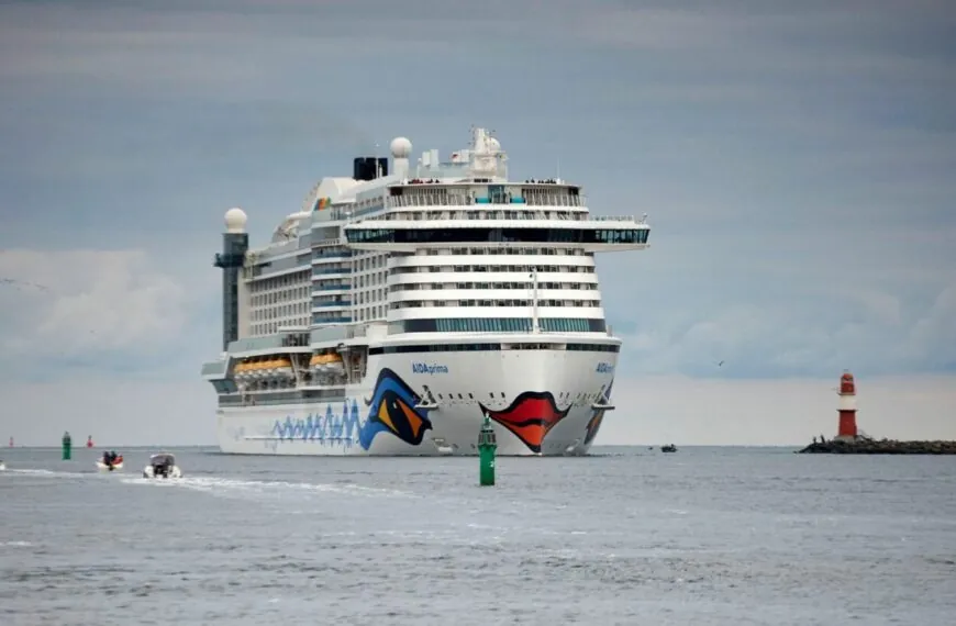 „Erbärmlich“ – AIDA-Crew-Mitglied zeigt winzige Kabine und entfacht Debatte über Arbeitsbedingungen