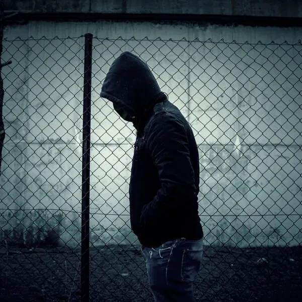 Mann bel&auml;stigt Frau in S-Bahn &ndash; Polizei bittet dringend um Hinweise zum Verd&auml;chtigen in Tracht