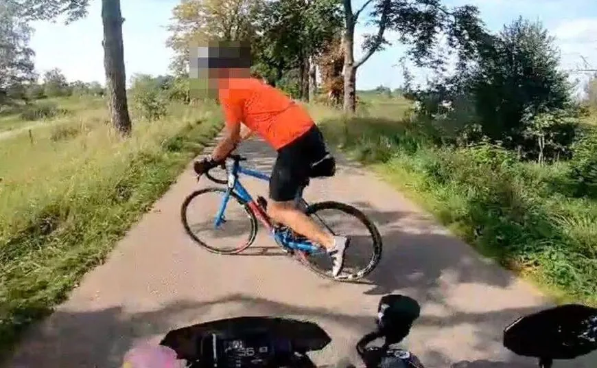 Motorrad gegen Rennrad &ndash; Wenn Ego die Vorfahrt &uuml;bernimmt