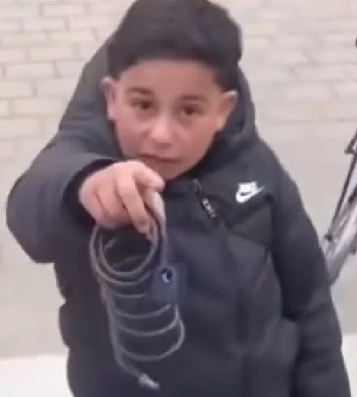 Frau mit Fahrradschloss bedroht: Unerwartete Konfrontation sorgt f&uuml;r Debatte &uuml;ber Sicherheit im &ouml;ffentlichen Raum