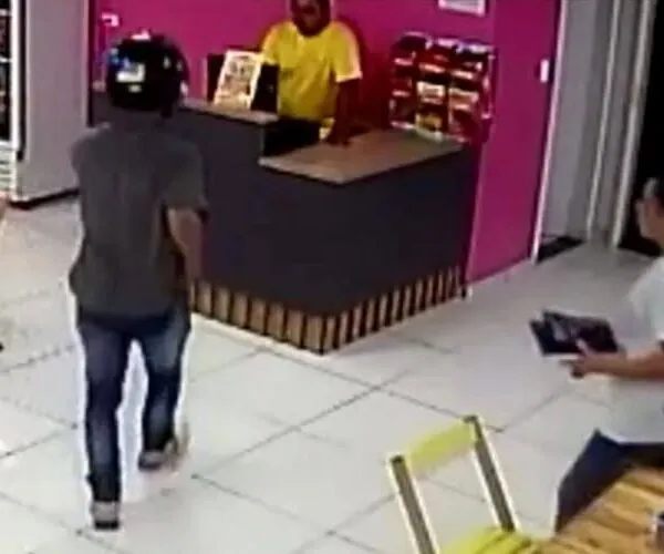 Geplanter Raub im Imbiss geht gr&uuml;ndlich schief &ndash; Besitzer sorgt f&uuml;r eine schmerzhafte Lektion