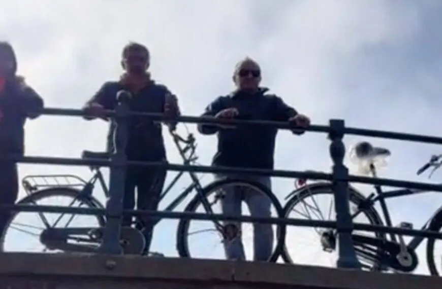 Alter Opa wei&szlig; genau, wie man am K&ouml;nigstag heimlich glotzt