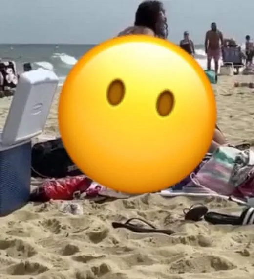 Es kann einfach passieren, dass du deine beiden T&ouml;chter so am Strand auf Social Media wiederfindest