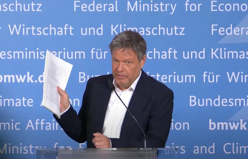 Nach Trumps Zollhammer: Habeck zeigt geheime EU-Gegenliste – „Ich darf das eigentlich gar nicht zeigen“