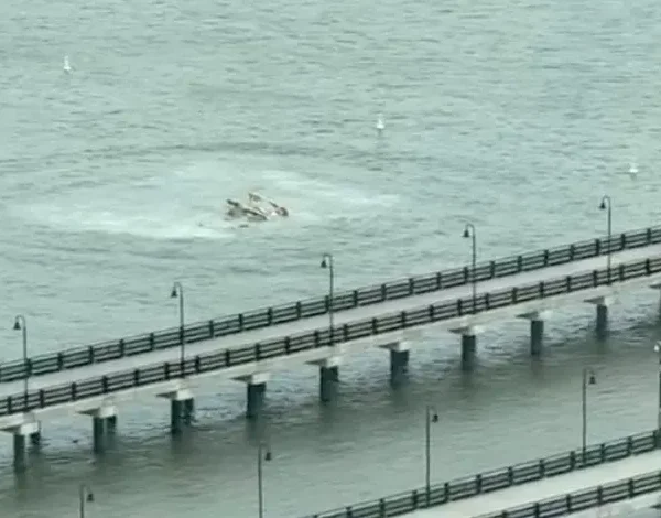 Hubschrauber st&uuml;rzt in den Hudson River &ndash; Gro&szlig;einsatz in Manhattan