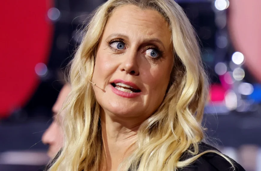 Mit Kotze im Koffer unterwegs: Barbara Schöneberger überrascht mit Alkohol-Beichte