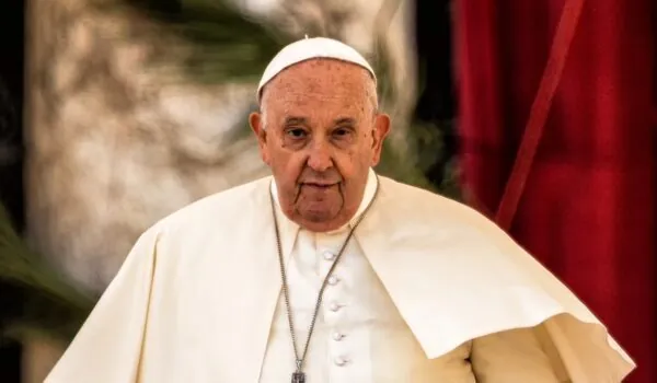 Die letzten Symbole eines bescheidenen Papstes: Das liegt im Sarg von Franziskus