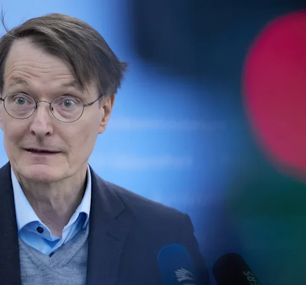 Lauterbach am 1. Mai von wütender Menschenmenge bedrängt
