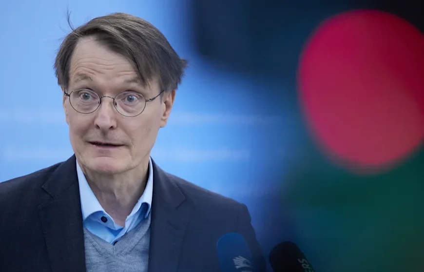Lauterbach am 1. Mai von wütender Menschenmenge bedrängt