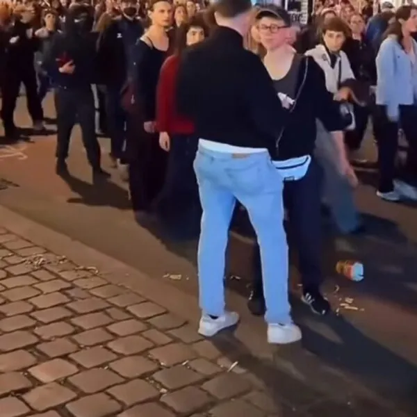 Feminismus-Demo in Berlin eskaliert stellenweise: Lautstarke Parolen und handgreiflicher Zwischenfall sorgen für Debatte