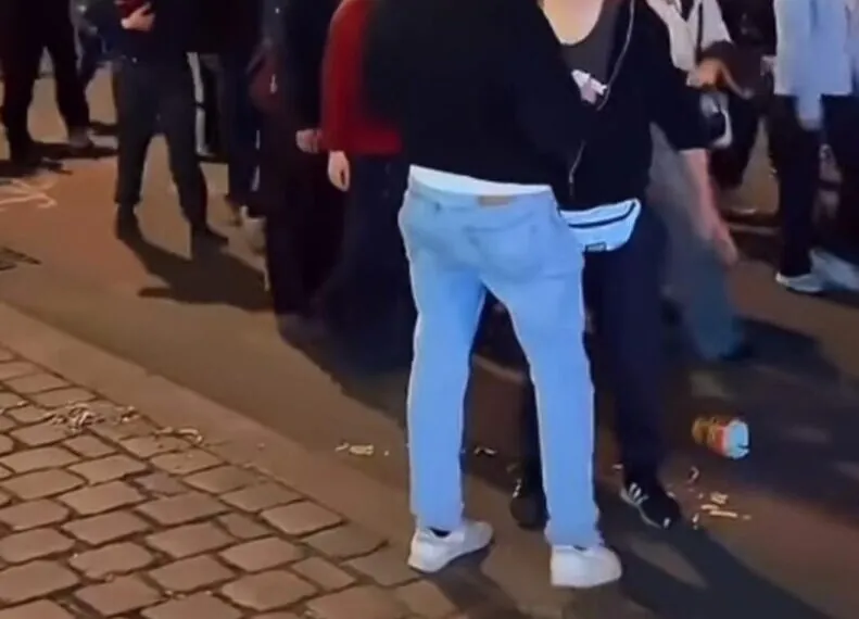 Feminismus-Demo in Berlin eskaliert stellenweise: Lautstarke Parolen und handgreiflicher Zwischenfall sorgen für Debatte