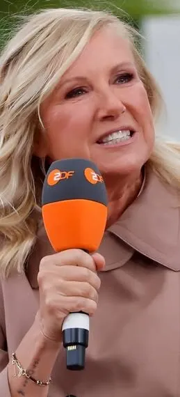 Andrea Kiewel und der Fernsehgarten: Wie sie trotz Flugchaos wieder auf der ZDF-Bühne stand