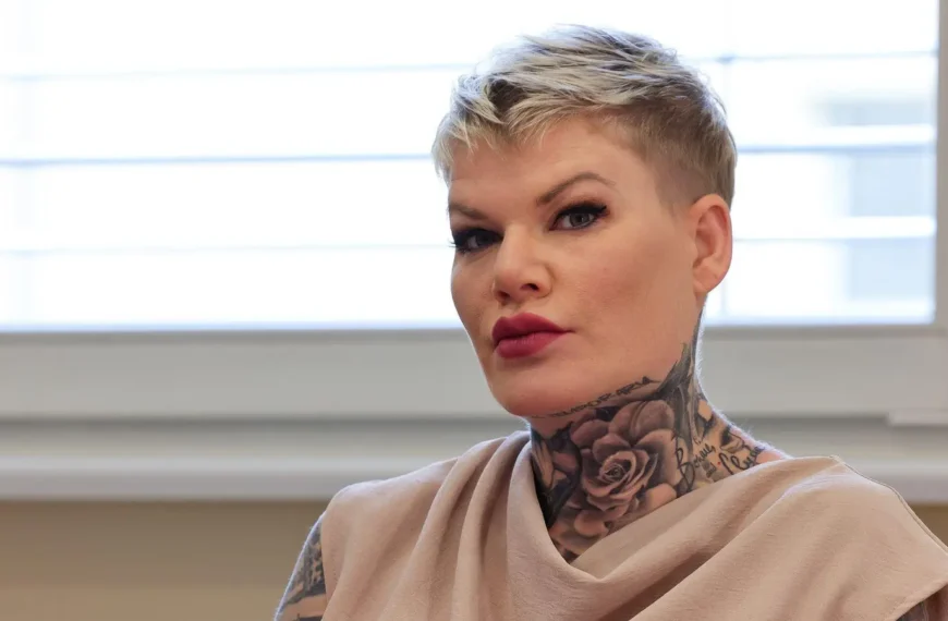 Kontrollverlust oder einfach nur Ballermann-Stimmung? Melanie Müller feiert ausgelassen ihren 37. Geburtstag – betrunken auf der Bühne