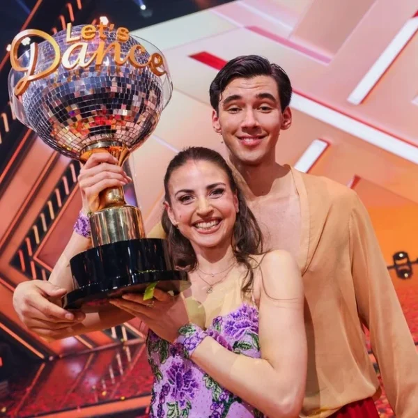 Frisch verliebt im Disneyland Paris: Ekaterina Leonova zeigt neuen Mann erstmals live