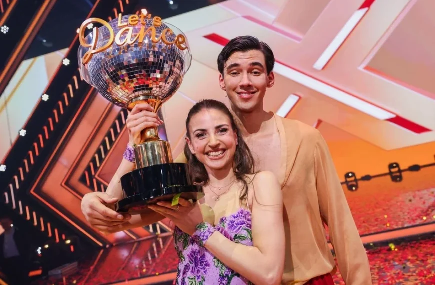 Frisch verliebt im Disneyland Paris: Ekaterina Leonova zeigt neuen Mann erstmals live