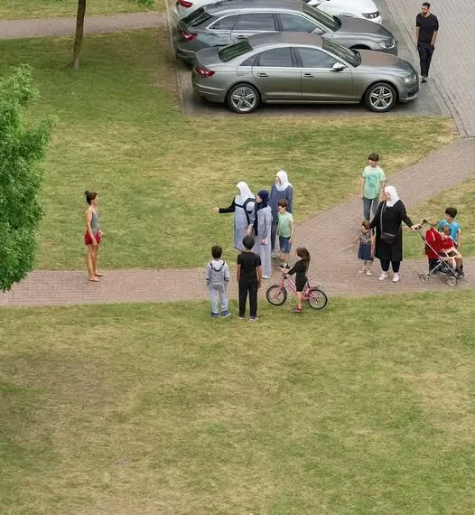 Junge Frau wegen Sommeroutfit attackiert: Ein Vorfall erschüttert Deutschland