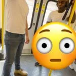 Mann wird in der Bahn wegen unerwünschtem Verhalten hart angegangen