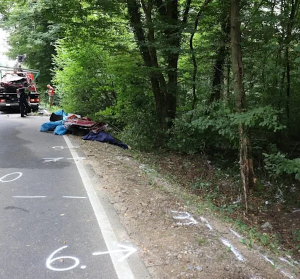 Vier Jugendliche bei Horror-Unfall in NRW gestorben: Traurige Clique fährt gemeinsam ins Unglück