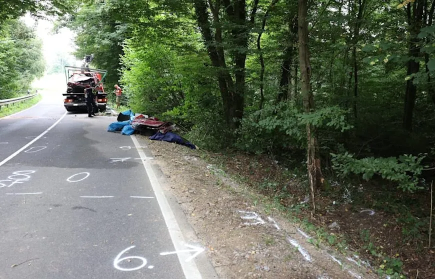 Vier Jugendliche bei Horror-Unfall in NRW gestorben: Traurige Clique fährt gemeinsam ins Unglück