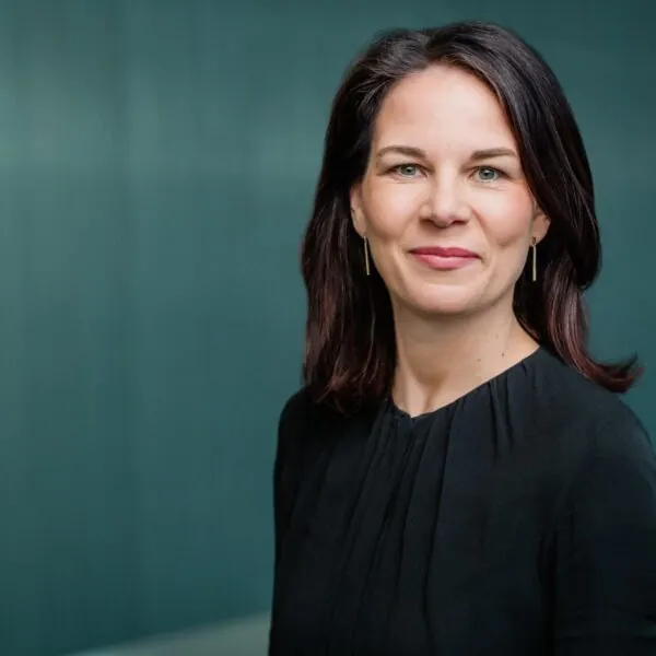 Nach Wochen der Funkstille: Annalena Baerbock zeigt sich wieder öffentlich – und überrascht mit neuem Stil