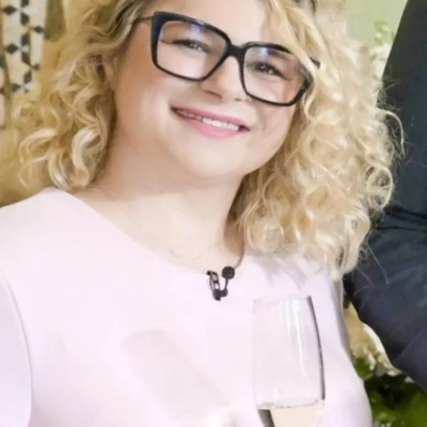 „Hochzeit auf den ersten Blick“-Expertin Dr. Sandra Köhldorfer sagt „Ja“ – In drei Akten zur Traumhochzeit