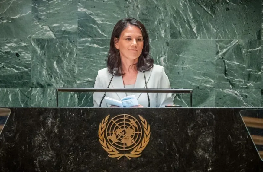 Gerichtsurteil ersch&uuml;ttert Berlin: Baerbock im Zentrum eines internationalen Skandals