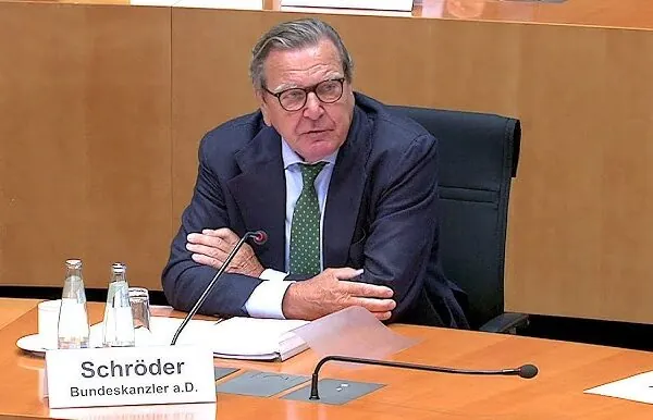 Gerhard Schr&ouml;der &ndash; Vom Kanzler zum Au&szlig;enseiter: Ein tragischer Absturz